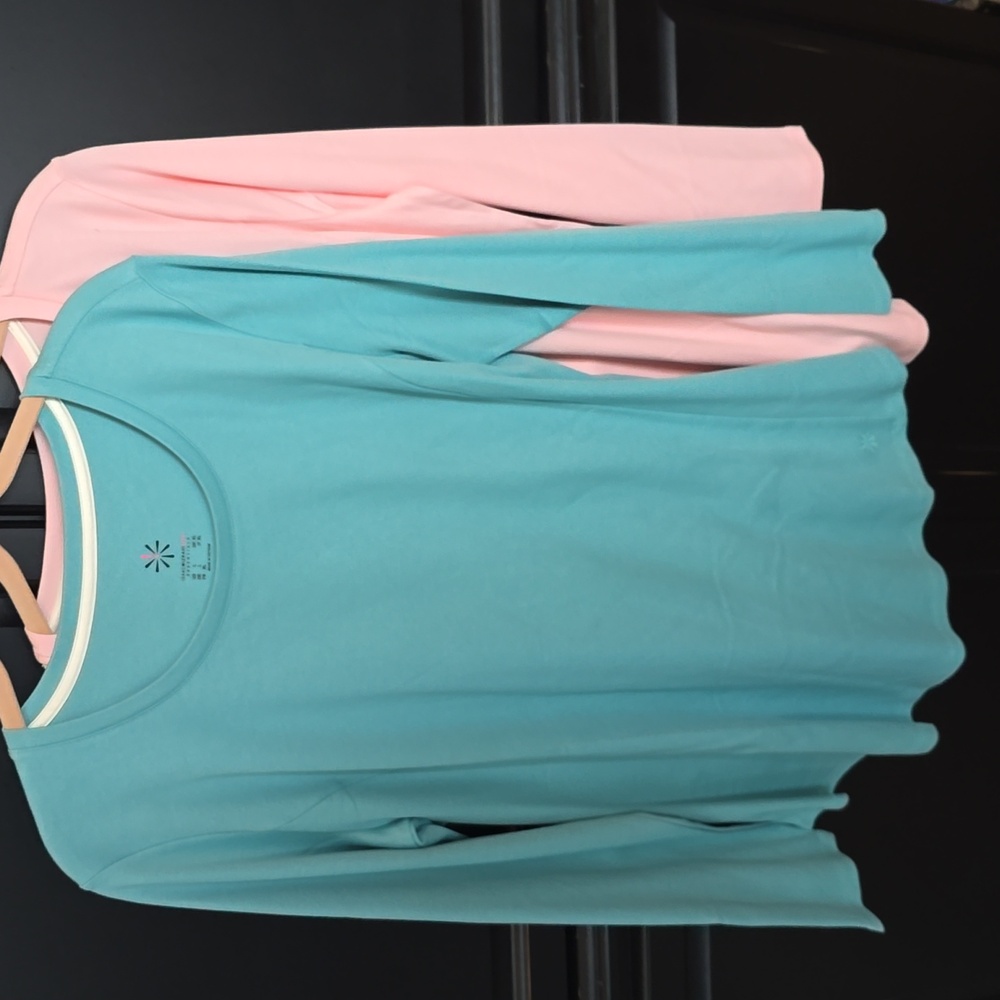Sale!! Isaac Mizrahi Tunics. 2 - Picture 2 of 3